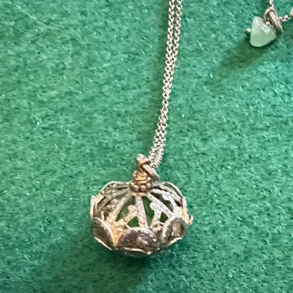 Elegant Vintage Silver Colour Filigree Ball Pendant Necklace With Little Jade - Picture 3 of 5